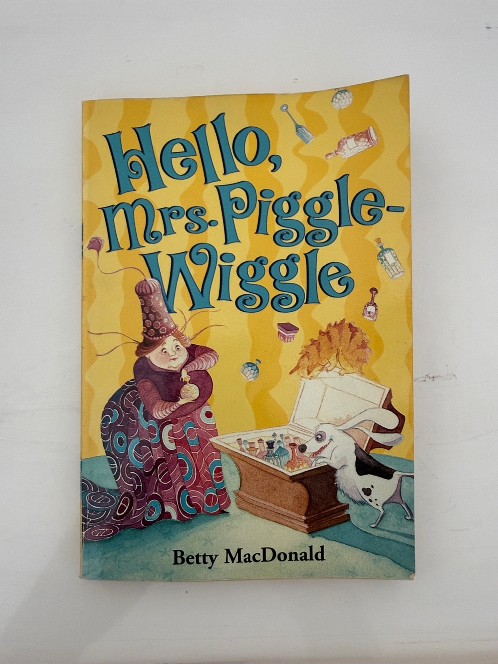 Hello, Mrs. Piggle-Wiggle by Betty MacDonald - Yellow Cover